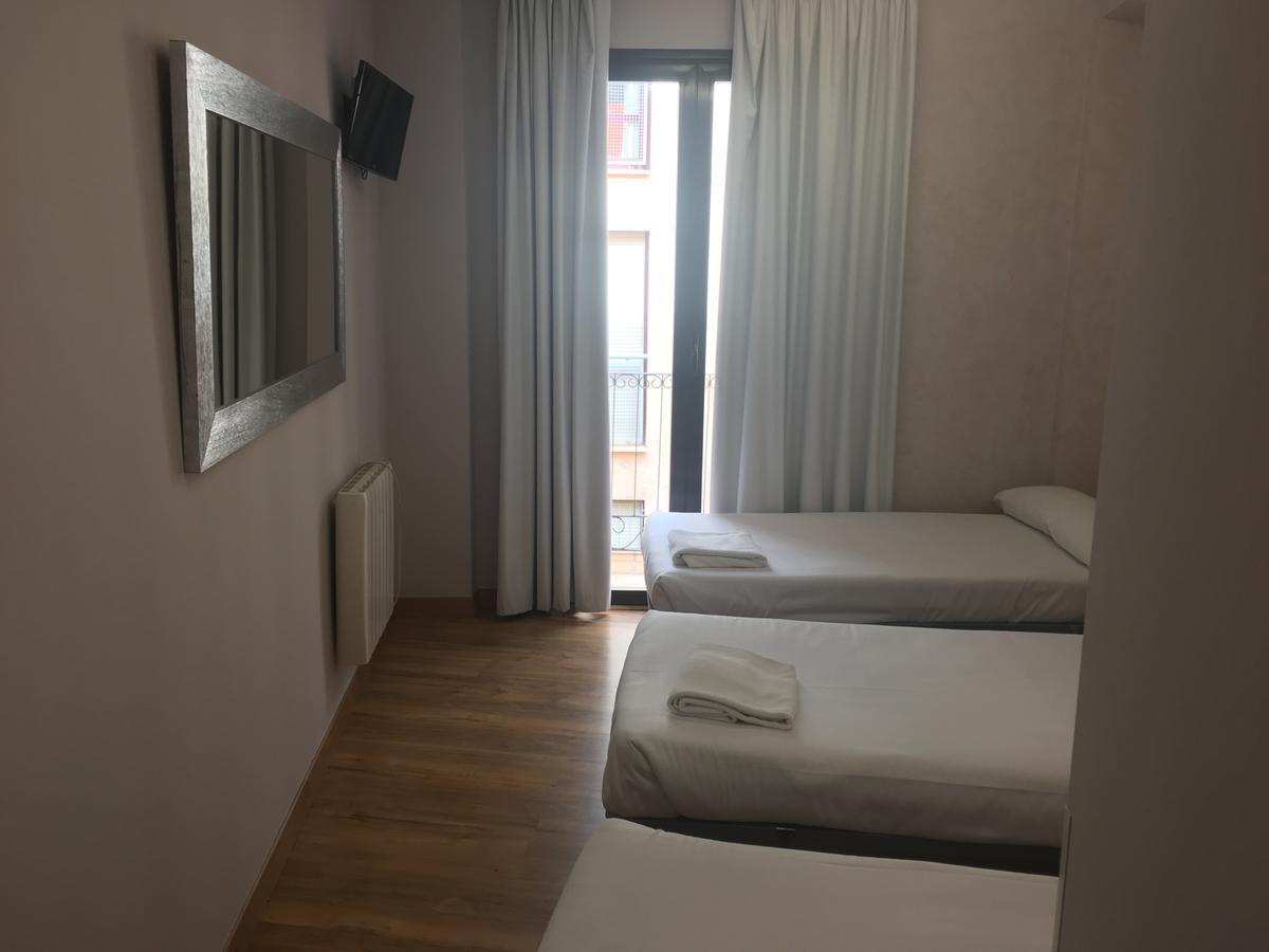 Albergue Santiago Apostol Logrono Bagian luar foto