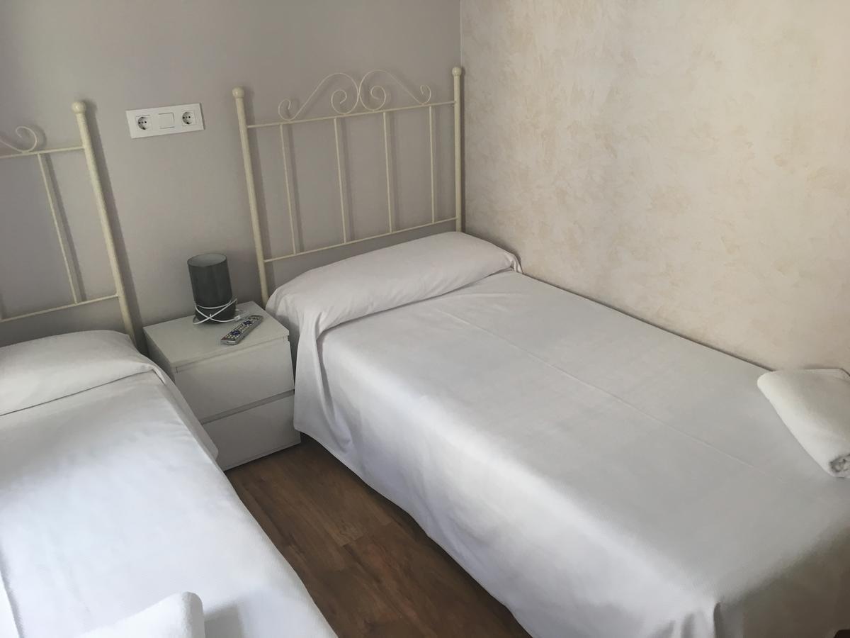 Albergue Santiago Apostol Logrono Bagian luar foto